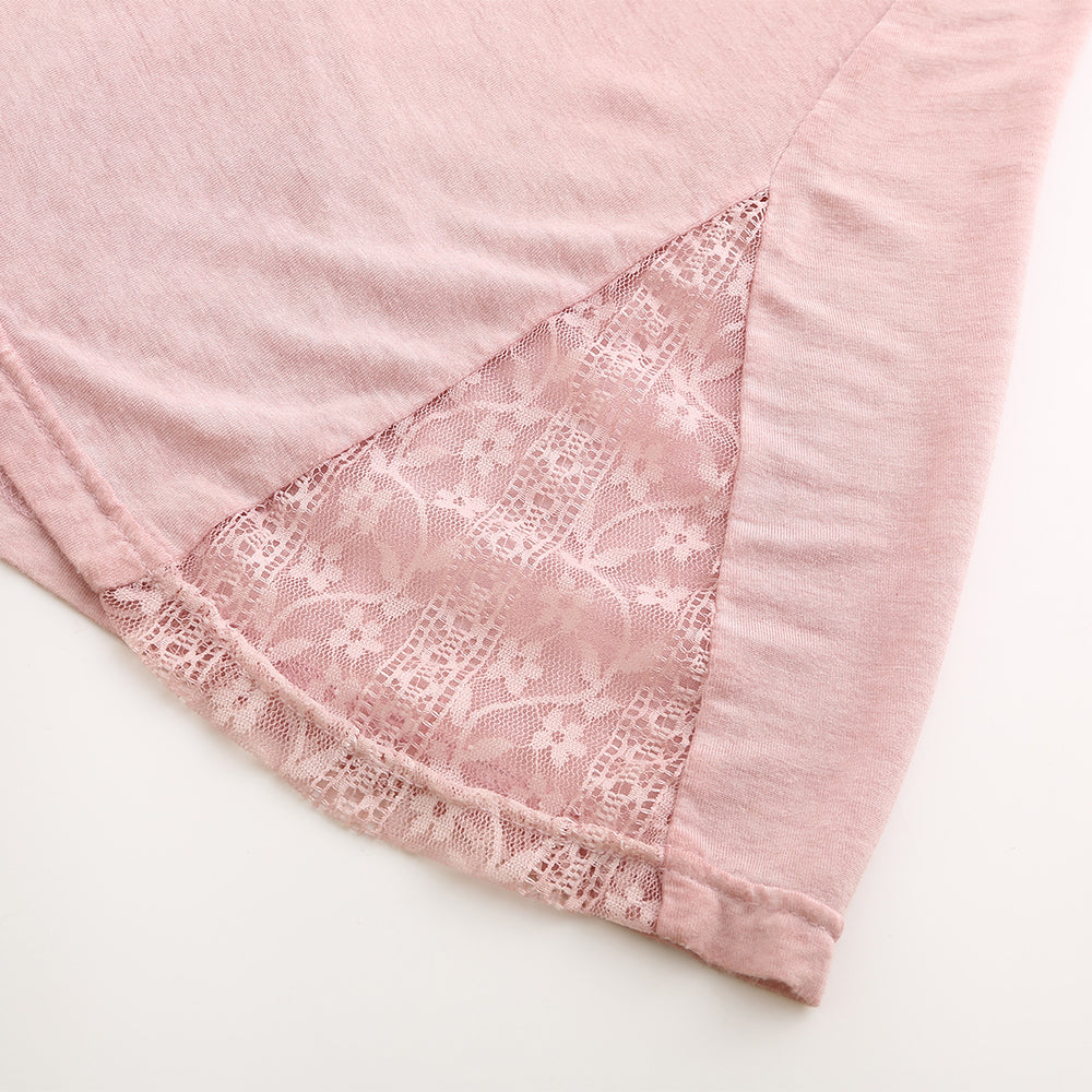 Túnica femenina de encaje elástico, suave y ceñida, con textura de lavado.