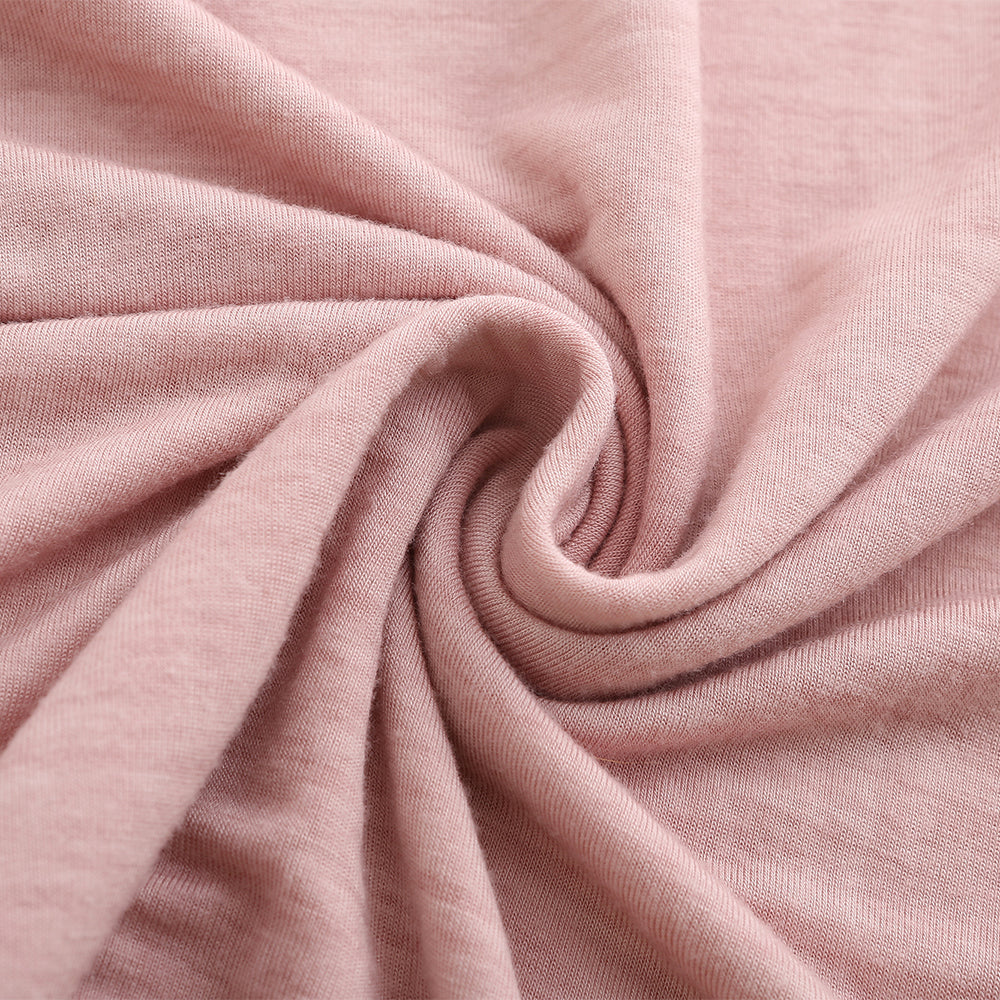 Túnica femenina de encaje elástico, suave y ceñida, con textura de lavado.