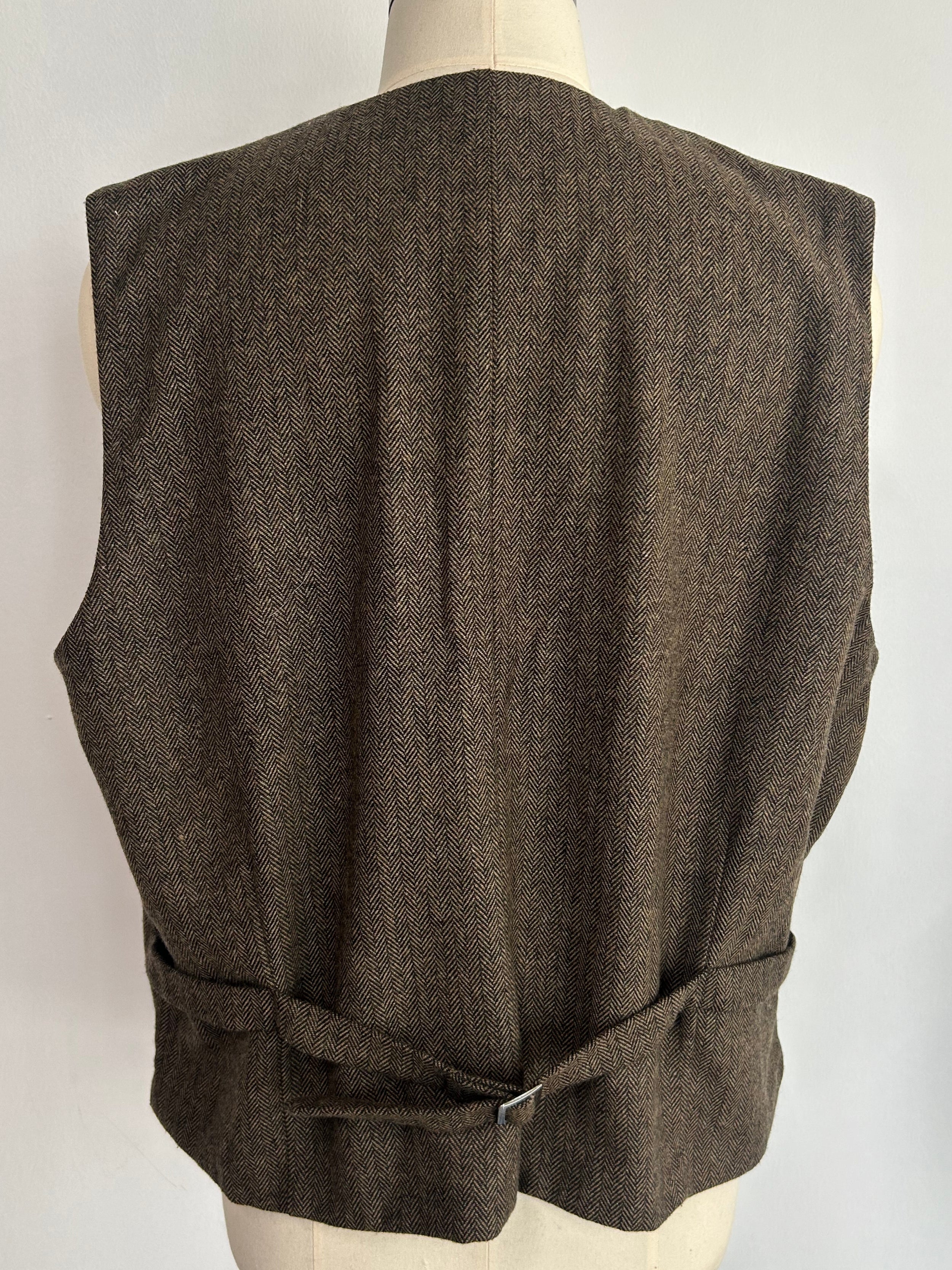 Chaleco clásico de lana de espiga para hombre | M-02-001 Chocolate oscuro