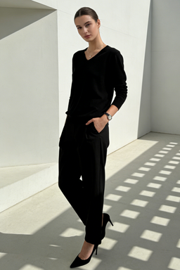 Suéter suave y acogedor con cuello en V para mujer | Talla única | W-03-011 | Negro