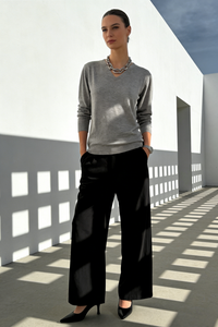 Suéter suave y acogedor con cuello en V para mujer | Talla única | W-03-011 | Negro