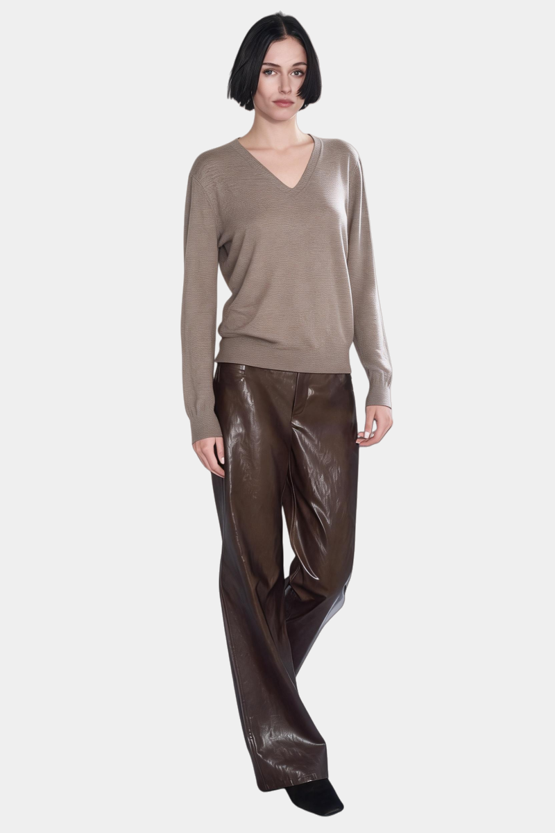 Suéter suave y acogedor con cuello en V para mujer | Talla única | W-03-011 Caqui