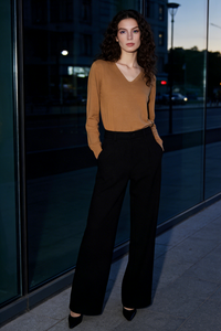 Suéter suave y acogedor con cuello en V para mujer | Talla única | W-03-011 | Negro