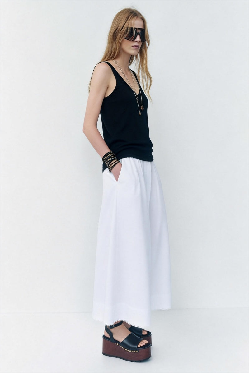 Chaleco de punto suave con cuello en V: prenda ligera para uso diario W-03-014 Negro