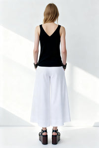 Chaleco de punto suave con cuello en V: prenda ligera para uso diario W-03-014 Negro