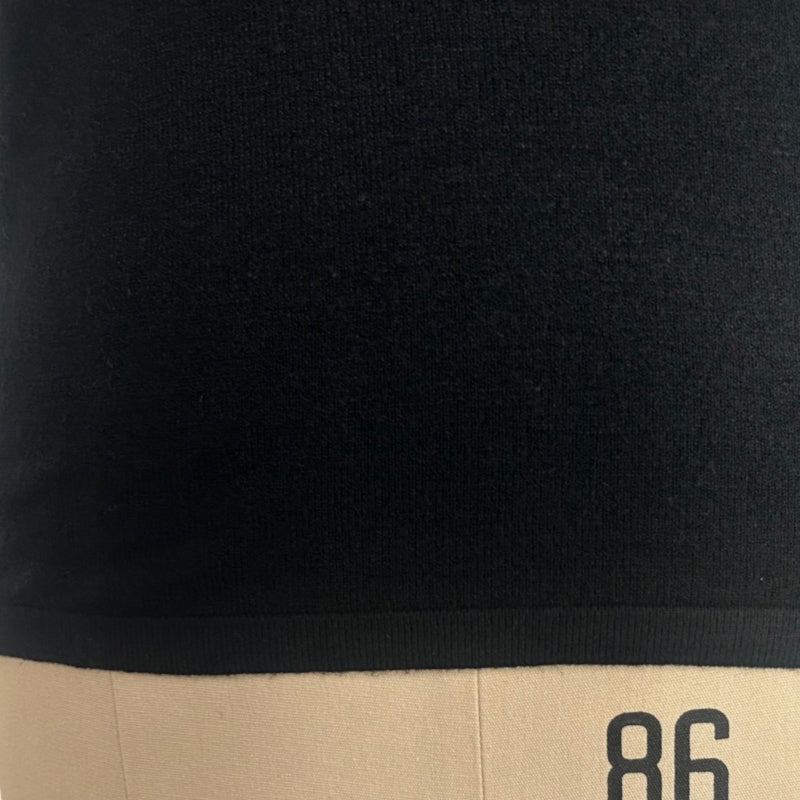 Chaleco de punto suave con cuello en V: prenda ligera para uso diario W-03-014 Negro