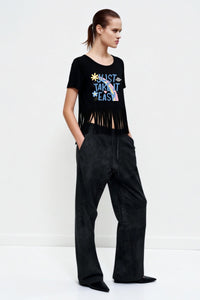 Top corto de punto ceñido con flecos ondulantes en la parte inferior | W-04-001-Negro