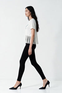 Top corto de punto ceñido con flecos ondulantes en la parte inferior | W-04-001-Blanco