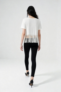 Top corto de punto ceñido con flecos ondulantes en la parte inferior | W-04-001-Blanco