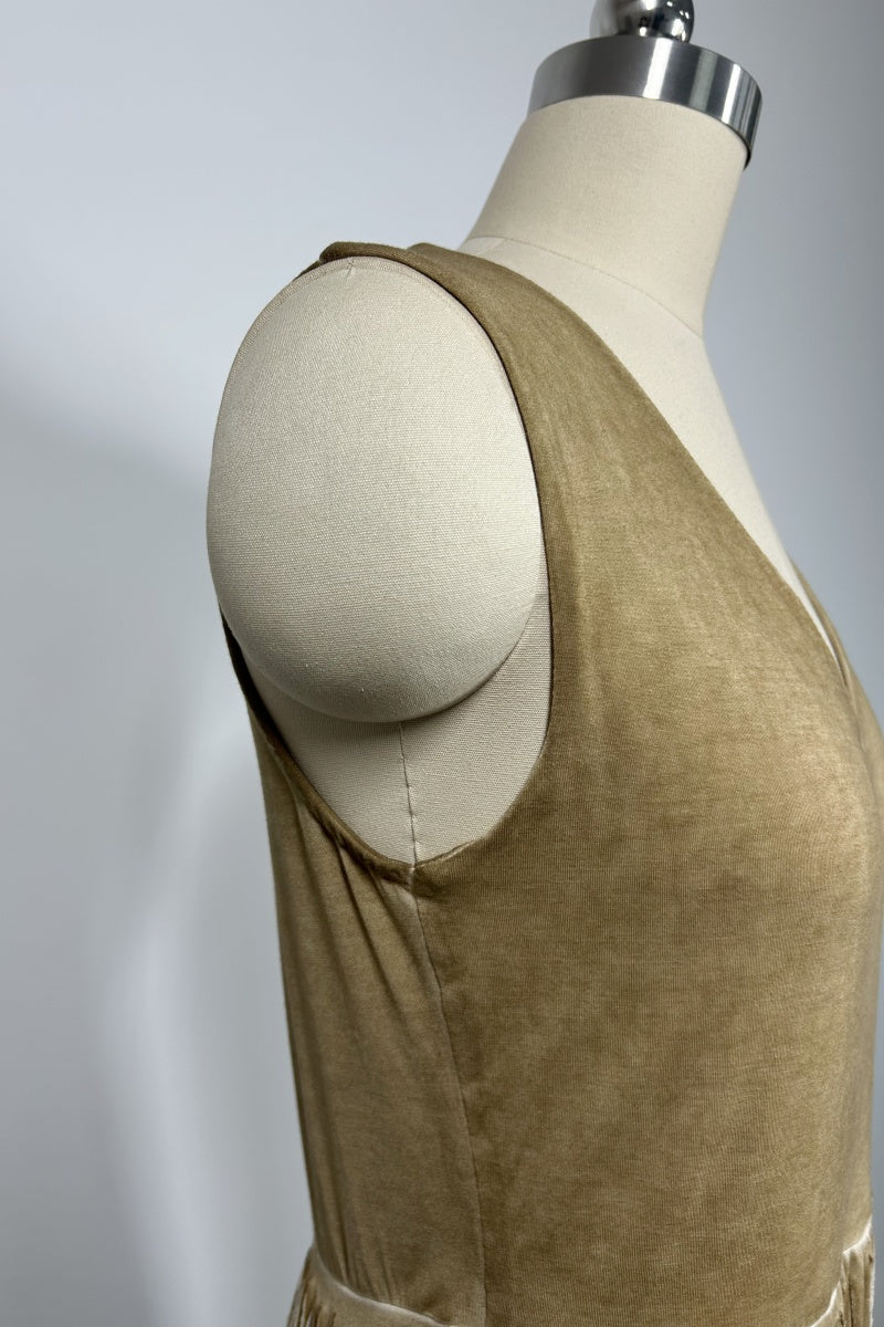 Camiseta de tirantes para mujer con escote en V, dobladillo con flecos y teñido en prenda - Cuerpo de doble capa W-04-003 DD Buckskin