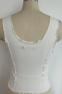 Top corto de mujer con ribete acanalado y costura overlock en contraste - W-04-008 Blanco