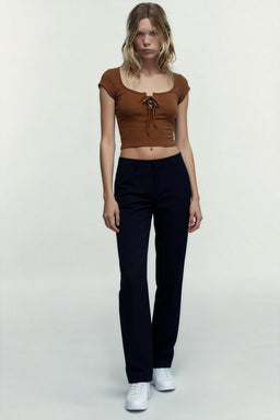 Body de mujer con cuello redondo, corte acanalado y cordones en mezcla de algodón - W-04-010-Mocha