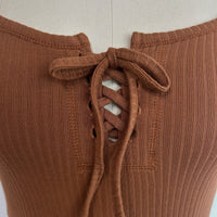 Body de mujer con cuello redondo, corte acanalado y cordones en mezcla de algodón - W-04-010-Mocha