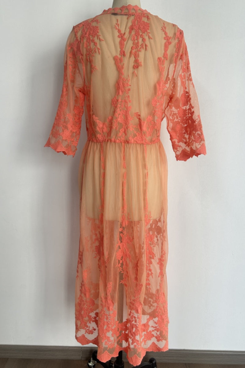 Poncho largo de encaje floral para mujer, con borde festoneado y abertura frontal - W-04-015-250 Coral