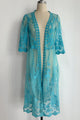 Poncho largo de encaje floral para mujer, con borde festoneado y abertura frontal - W-04-015-390 Turquesa