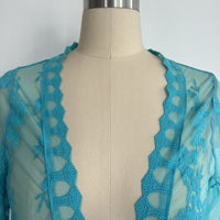 Poncho largo de encaje floral para mujer, con borde festoneado y abertura frontal - W-04-015-390 Turquesa