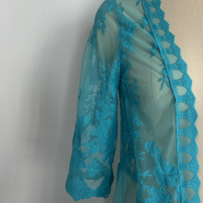 Poncho largo de encaje floral para mujer, con borde festoneado y abertura frontal - W-04-015-390 Turquesa