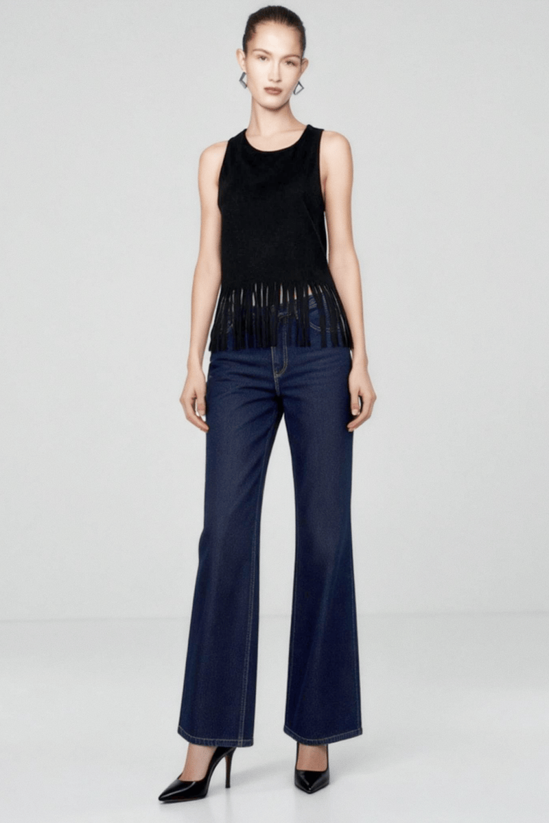 Camiseta de tirantes de ante sintético con escote redondo y flecos para mujer, color negro azabache - W-05-011-010