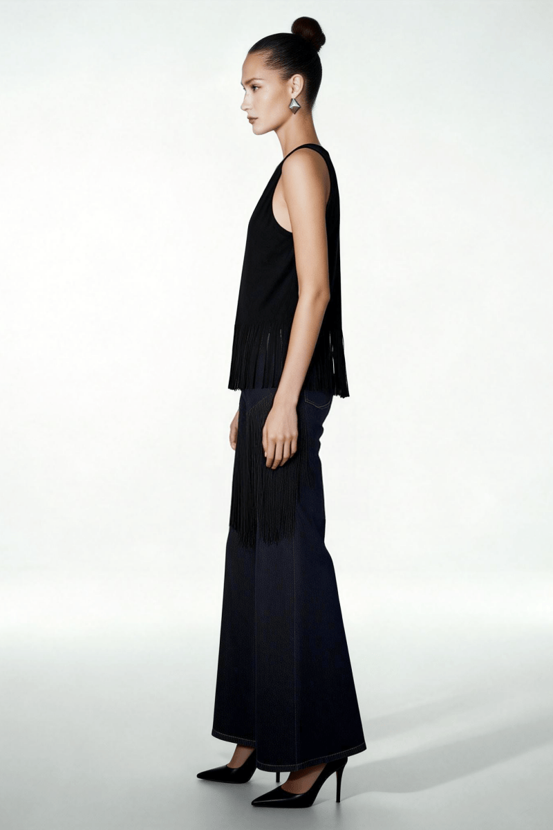 Camiseta de tirantes de ante sintético con escote redondo y flecos para mujer, color negro azabache - W-05-011-010