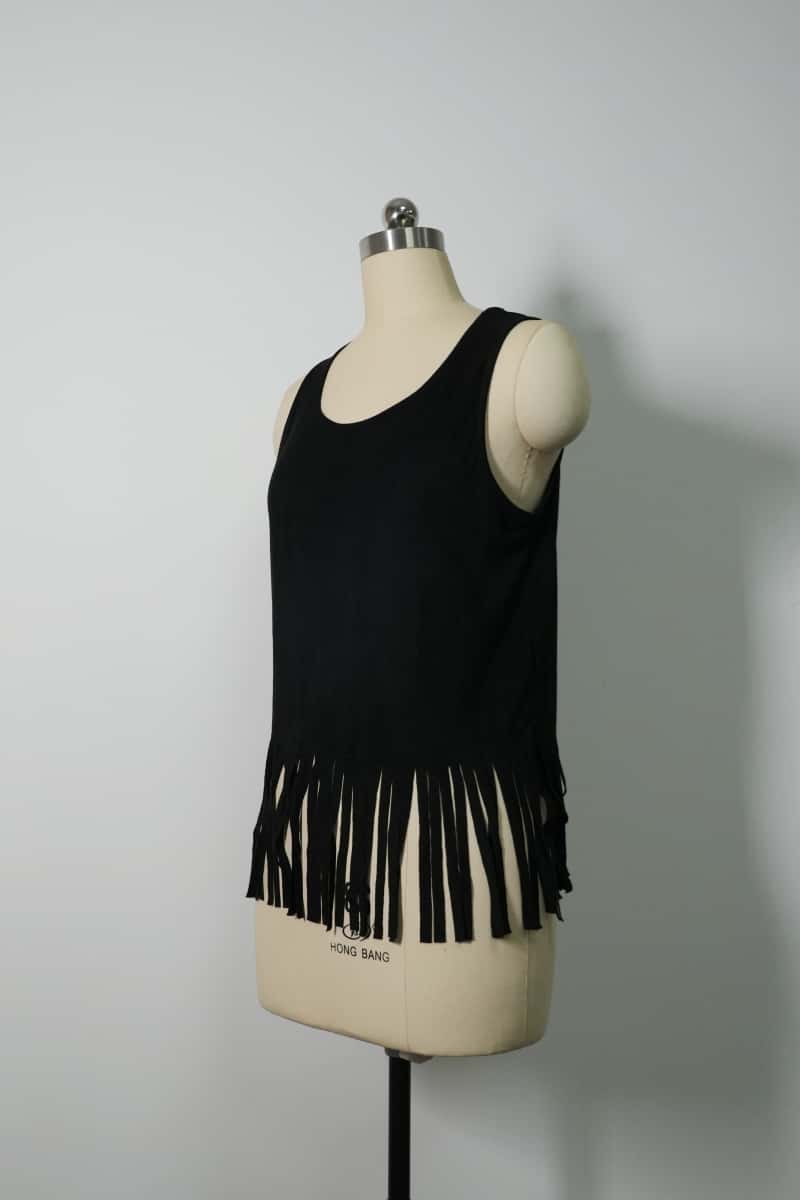 Camiseta de tirantes de ante sintético con escote redondo y flecos para mujer, color negro azabache - W-05-011-010