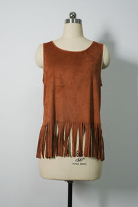 Camiseta de tirantes de ante sintético con escote redondo y flecos para mujer, color moca intenso - W-05-011-663