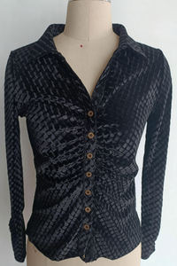 Camisa de terciopelo elástico texturizado con botones y cuello alto | Cuello femenino | W-08-001-010 Negro