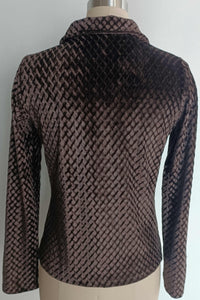 Camisa de terciopelo elástico texturizado con botones y cuello ceñido | Cuello femenino | W-08-001-660 Chocolate oscuro