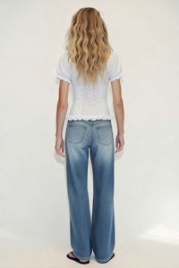 Blusa de algodón con ojales bordados atemporales y cuerpo tipo corsé con volantes en el escote - W-08-002 Blanco