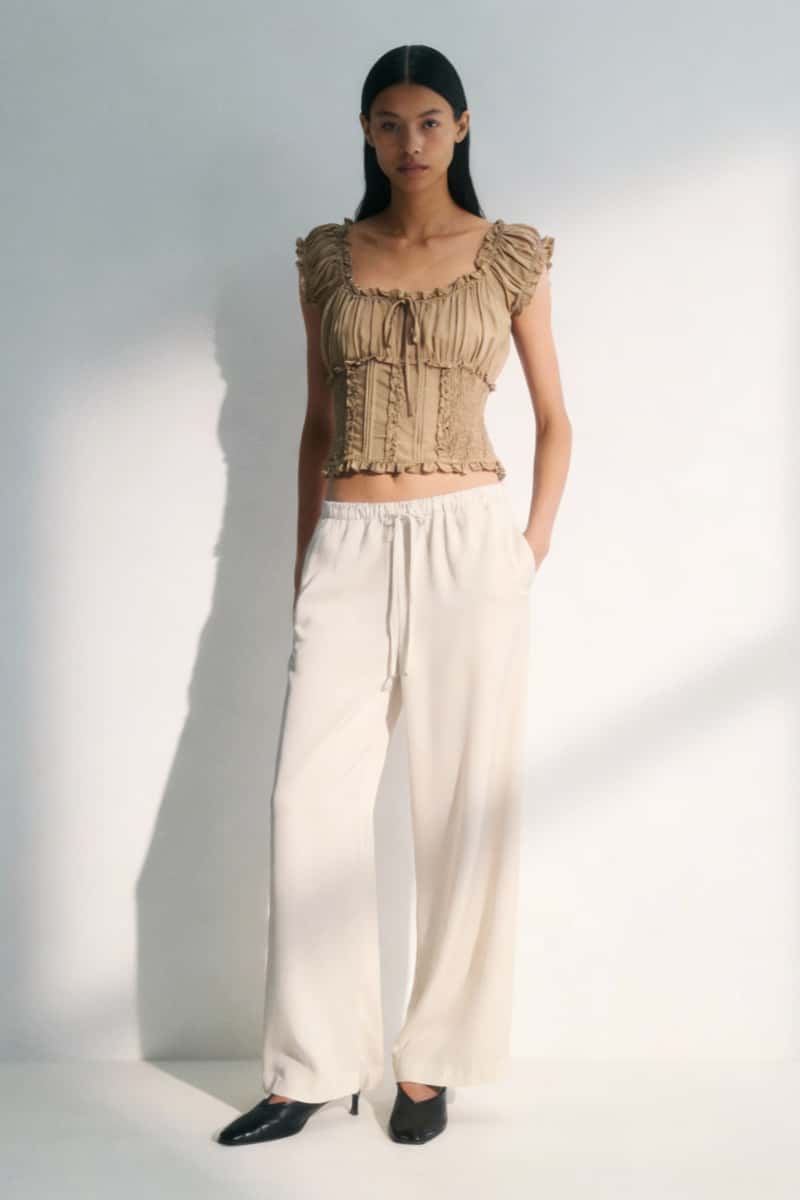 Blusa con corpiño fruncido y volantes en los bordes | 100 % rayón ligero | W-08-004-Arena