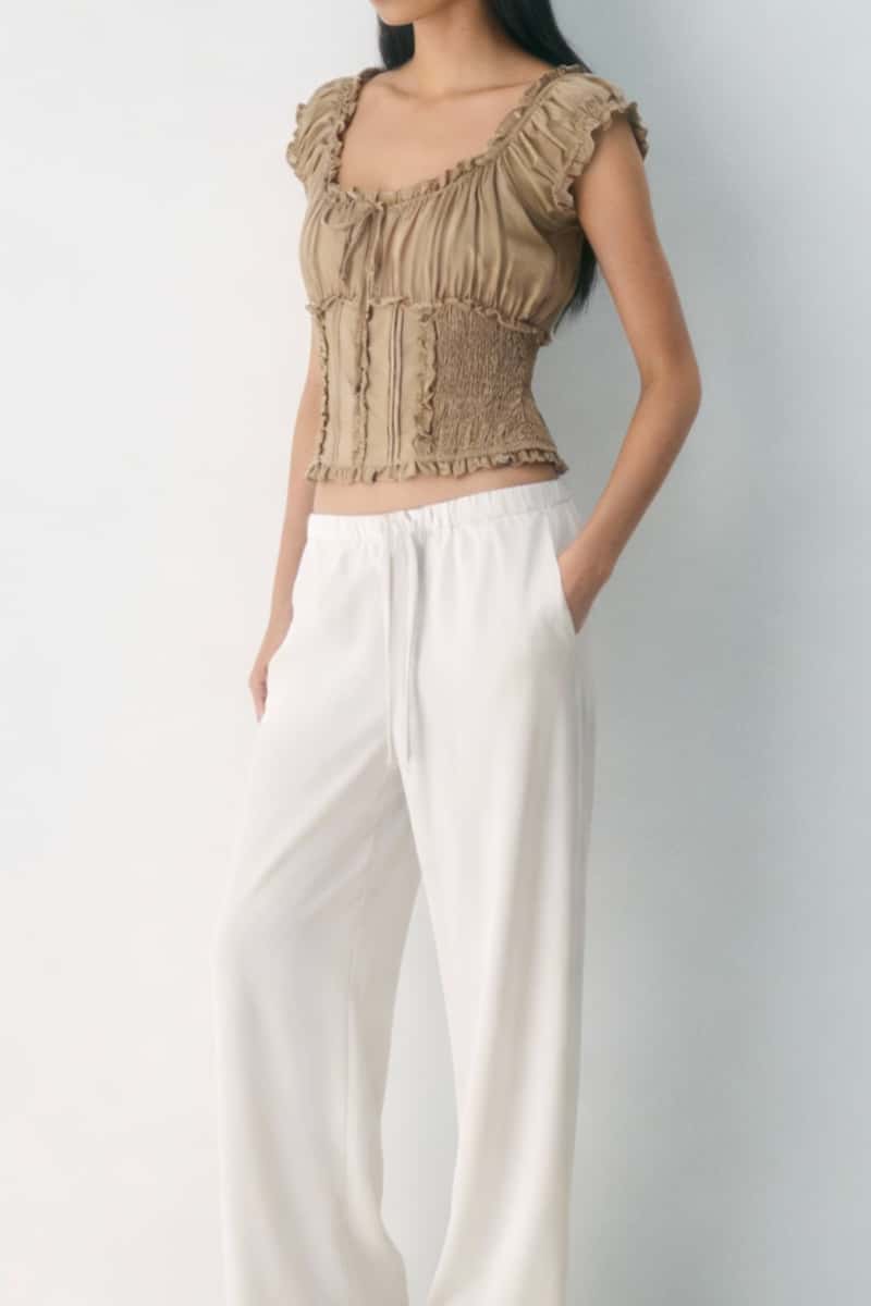 Blusa con corpiño fruncido y volantes en los bordes | 100 % rayón ligero | W-08-004-Arena