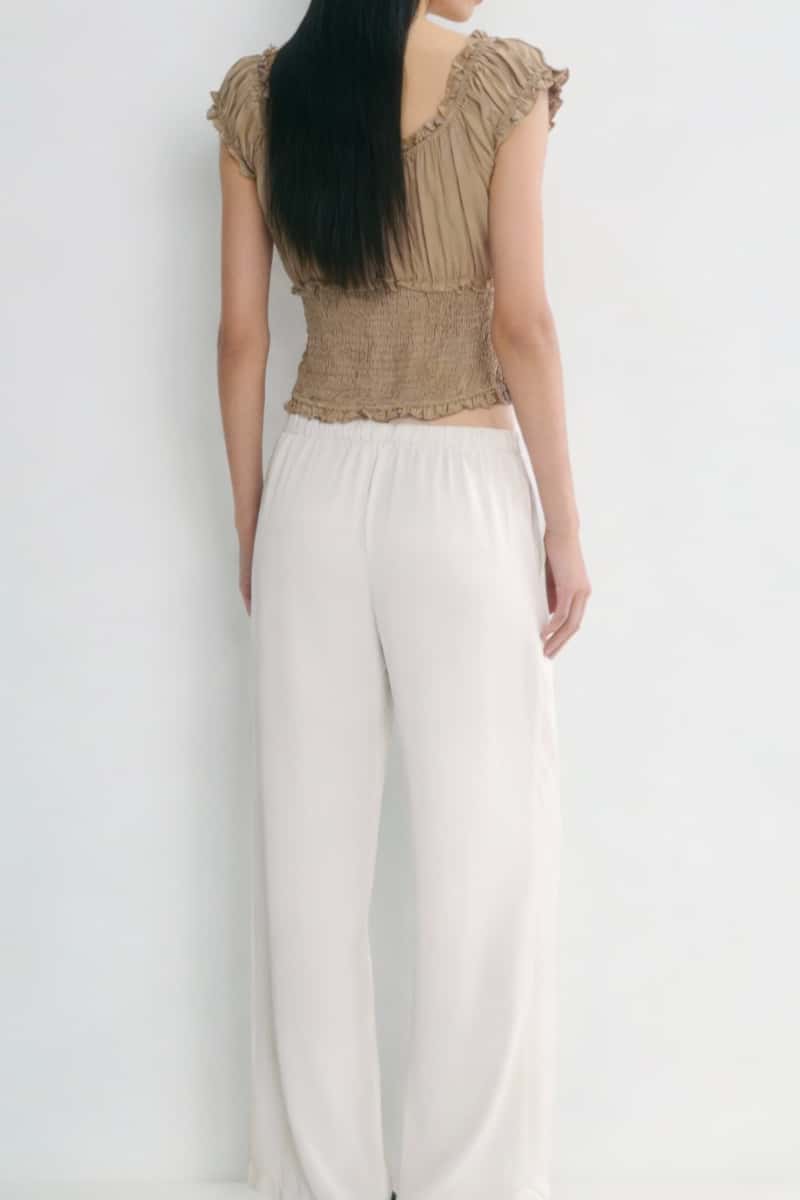 Blusa con corpiño fruncido y volantes en los bordes | 100 % rayón ligero | W-08-004-Arena