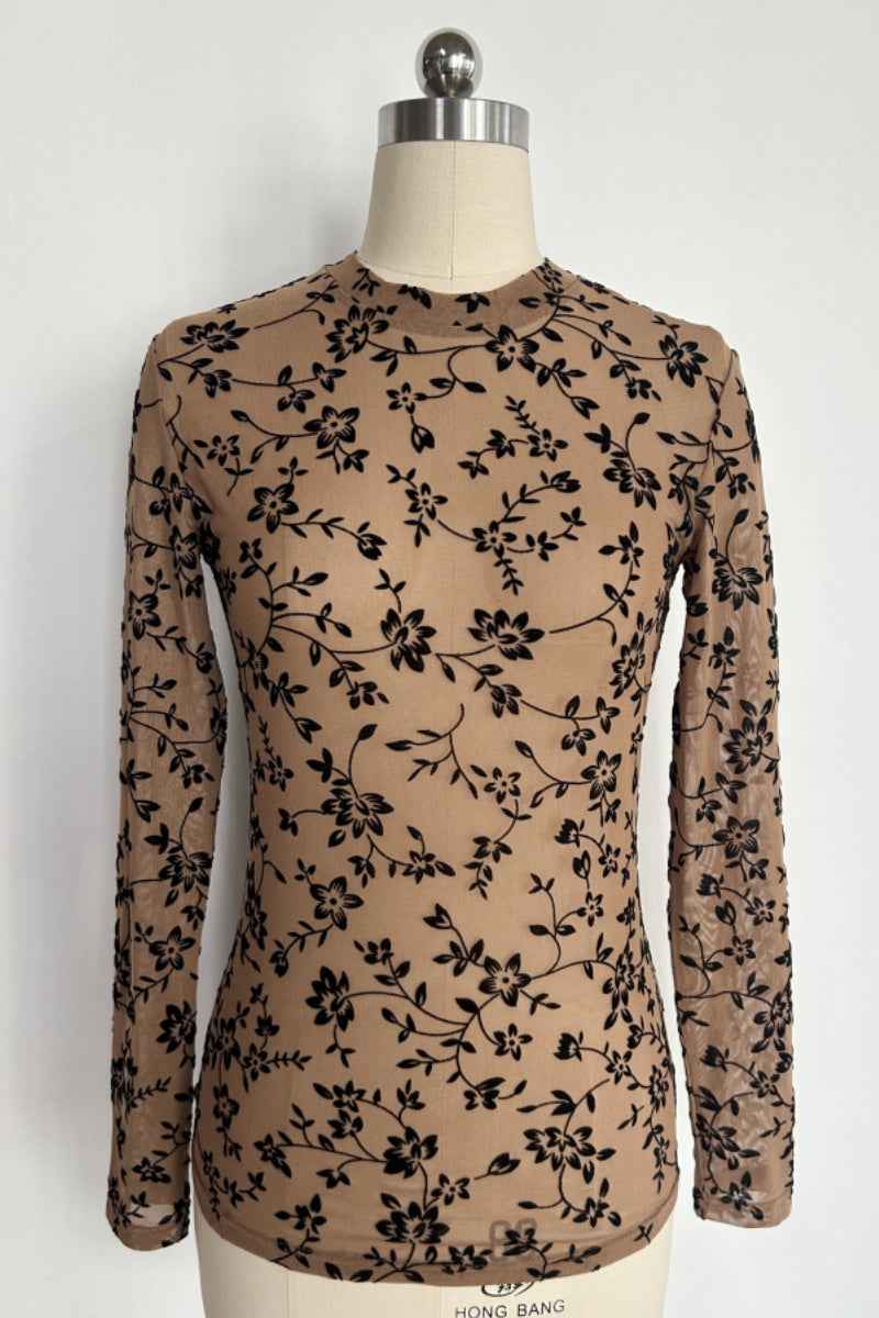 Top de malla flocada transparente con cuello medio para mujer | Manga larga | Estampado floral W-17-001 Tan