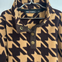 Comfortable daytime style, featuring a quarter-button design and fleece fabric, available in both boys' and girls' sizes